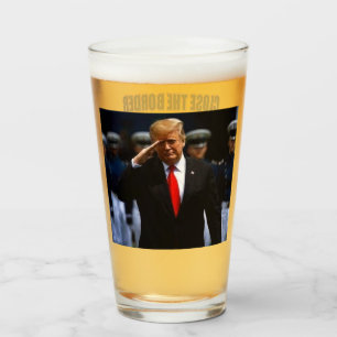 Nah: Trump 2024: Bohrbohrer an den Grenzen Glas