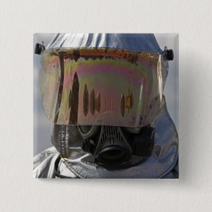 Nah-up-Ansicht eines Feuerwehrmanns Button