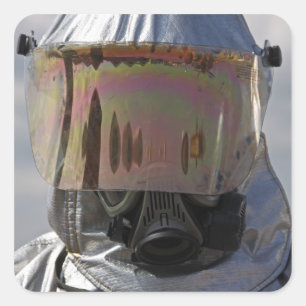 Nah-up-Ansicht eines Feuerwehrmanns Quadratischer Aufkleber