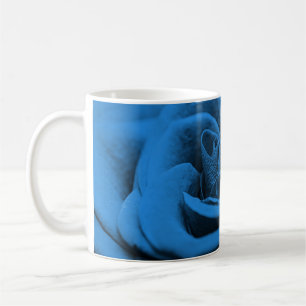 Nah-up blaue rote Rose, Makro-Schönheit. Kaffeetasse