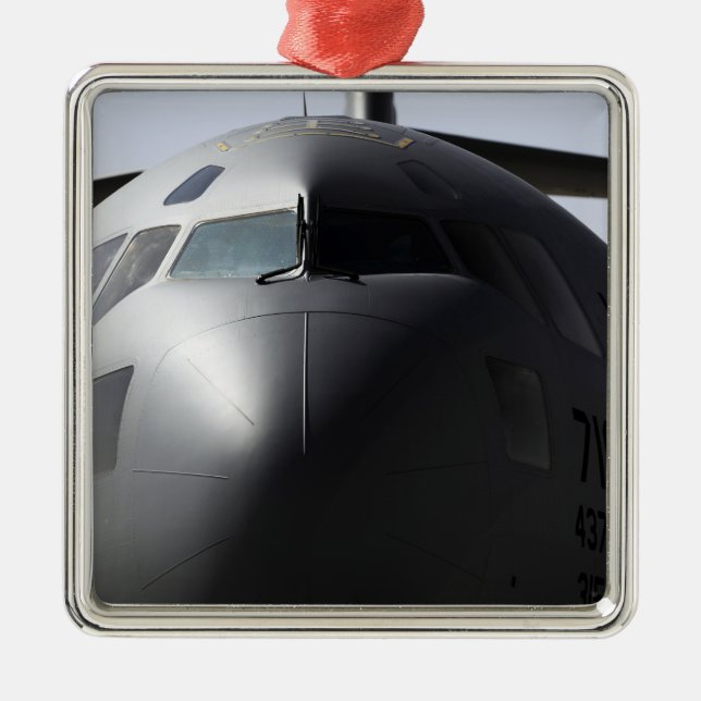 Nah-up der Vorderseite eines C-17-Globemaster III Ornament Aus Metall (Vorne)