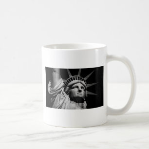 Nah-up-Schwarz-weiße Freiheitsstatue New York Tasse