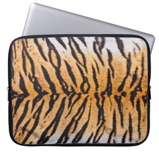 Nah-Up Shot of Real Indo-Chinese Tiger (Panthera) Laptopschutzhülle