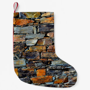 Nahaufnahme einer alten traditionellen Steinm Kleiner Weihnachtsstrumpf