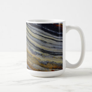 Nahaufnahme einer geschichteten Jasperscheibe Kaffeetasse