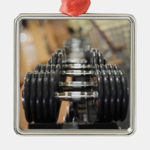 Nahaufnahme einer Reihe von Dumbbells Silbernes Ornament