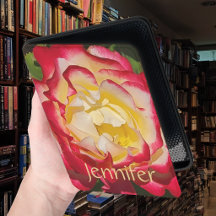 Nahaufnahme einer Rose in Rot und Gold mit Namen