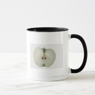 Nahaufnahme eines geschnittenen Oma-Smithapfels Tasse