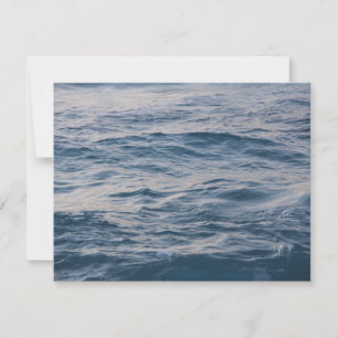 Nahaufnahme eines Meerwasserrippels Save The Date