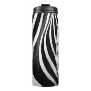 NAHAUFNAHME EINES ZEBRAS THERMOSBECHER