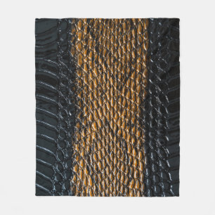 Nahaufnahme schwarze Schlangenhautstruktur Fleecedecke