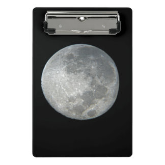 Nahaufnahme Vollmond im Nachthimmel. Fotografie Mini Klemmbrett