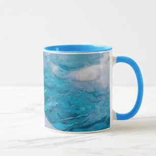 Nahaufnahme von blauem Eis Tasse