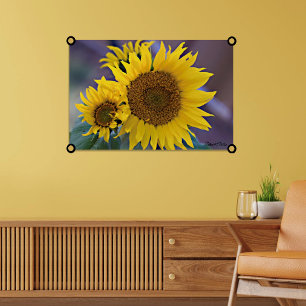 Nahaufnahme von Sonnenblumen in floraler Anordnung Poster