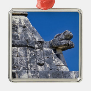 Nahaufnahme von Steinen, die eine alte Mayastätte  Silbernes Ornament