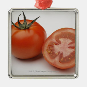 Nahaufnahme von zwei Tomaten Silbernes Ornament