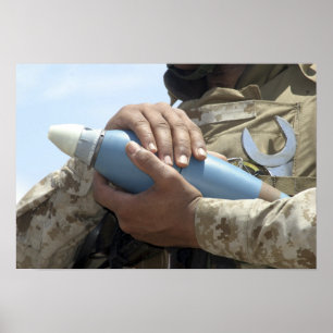 Nahaufnahmeansicht eines Soldaten, der eine Poster