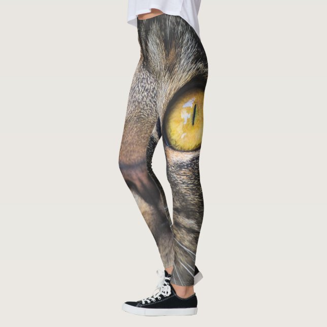 Nahe Aufnahme von Katze mit GelbAugen Leggings (Links)