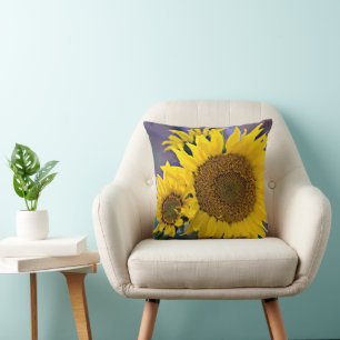 Nahe Aufnahmen von geballten Sonnenblumen Kissen