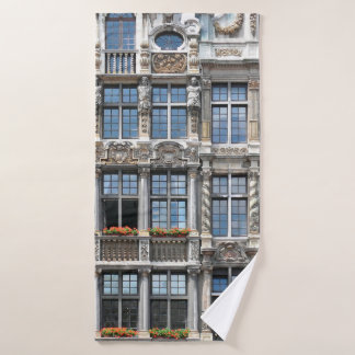 Nahe Fenster berühmter Gildhalls in Grote  Badehandtuch