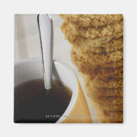 Nahe Tasse Kaffee mit Keksen