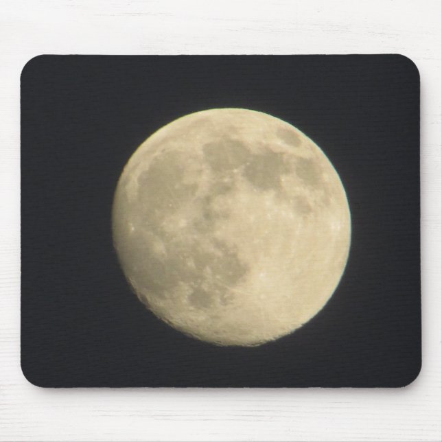 Nahe Vollmond im nächtlichen Himmel Mousepad (Vorne)