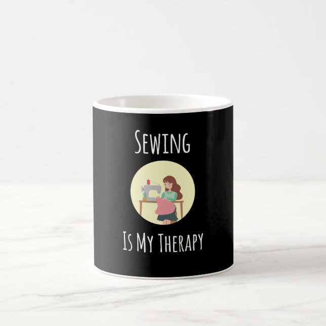 Nähen ist meine Therapie - Funny Quilting Kaffeetasse (Mittel)