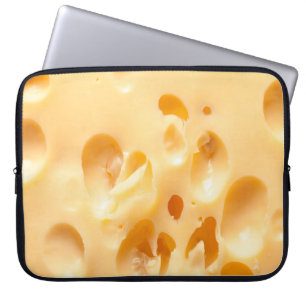 Naher Gelbkäse. Diese Datei wird gereinigt. Laptopschutzhülle
