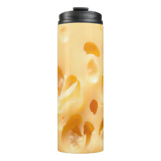 Naher Gelbkäse. Diese Datei wird gereinigt. Thermosbecher