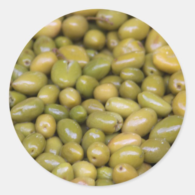 Nahes Aufsetzen grüner Oliven Runder Aufkleber (Vorderseite)