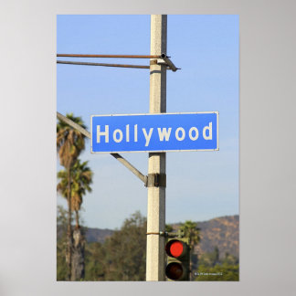Nahes blaues Straßenschild auf einem Laternenpfahl Poster