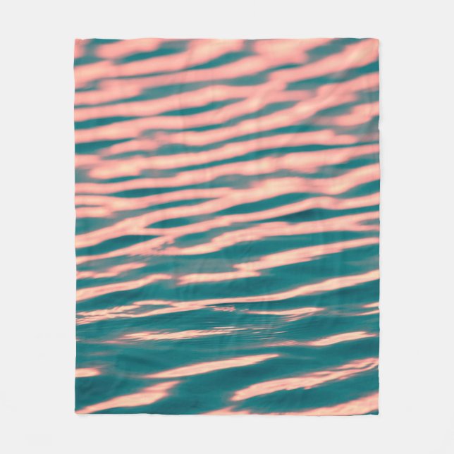 Nahes Foto eines ruhigen Körpers von w Fleecedecke (Vorderseite)