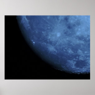 Nahes Foto Vollmond in Blau Poster