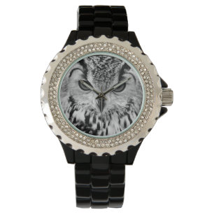 Nahes hohes Porträt der eurasischen Eagle-Eule Armbanduhr