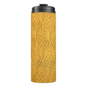 Nahes Strickmuster. Thermosbecher