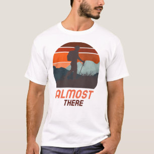 Nahezu schon seit langem gibt es großes Wandern T  T-Shirt