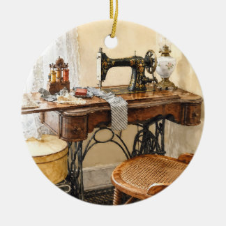Nähmaschine und Fadenkarussell Keramik Ornament