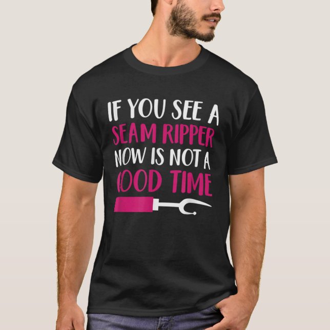 Nähmaschine, wenn ein Nahtreibender gezogen wird T-Shirt (Vorderseite)