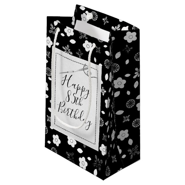 Nähnadel zum 85. Geburtstag Kleine Geschenktüte (Vorderseite Schrägansicht)