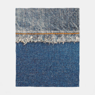 Naht mit orangefarbenem Faden auf gebleicht Fleecedecke