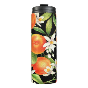 Nahtlos mit Orangenfrüchten, Blume und l Thermosbecher
