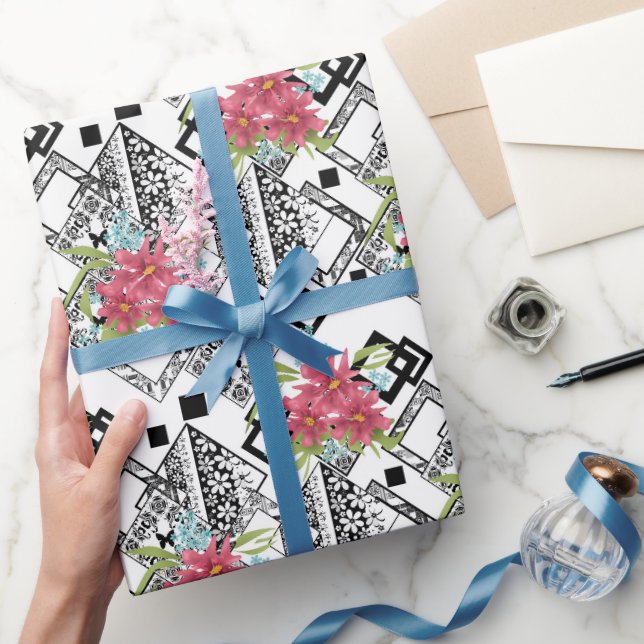 Nahtlose rosa Blume mit blumengeschmücktem Schwarz Geschenkpapier (Schenken)