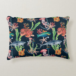 Nahtlose Wasserfarbe mit Hai und Laminat Dekokissen