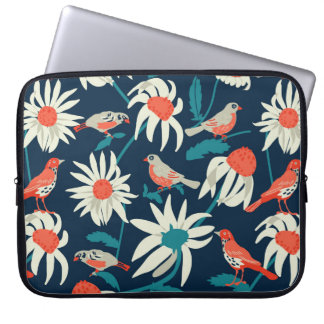 Nahtloser Hintergrund mit Blume und Vögeln Laptopschutzhülle
