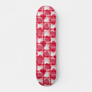 Nahtloser Valentinstag rote Herzen gecheckt karier Skateboard