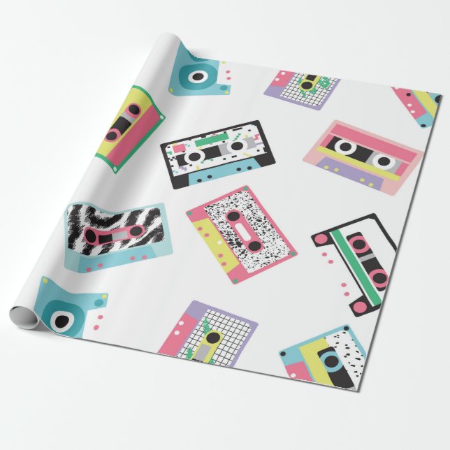 Nahtloses Muster mit Audiobändern im Retro-80er Geschenkpapier (Ungerollt)