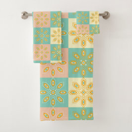Nahtloses Muster mit geometrischen Blumenmotiven Badhandtuch Set