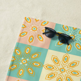 Nahtloses Muster mit geometrischen Blumenmotiven Strandtuch