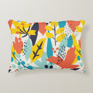 Nahtloses Muster mit handgemalten Blume und Lea Dekokissen