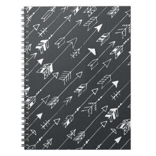 Nahtloses Muster mit Pfeilen auf schwarzem Hinterg Notizblock